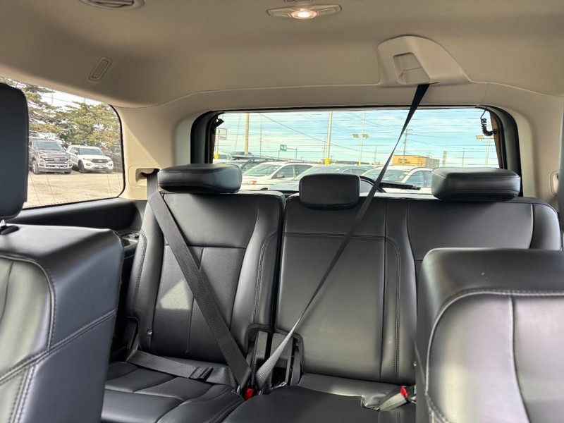 Ford Expedition Vehicle Image 12