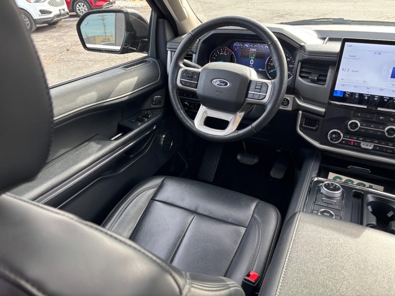 Ford Expedition Vehicle Image 14