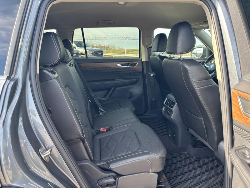 Volkswagen Atlas Vehicle Image 15