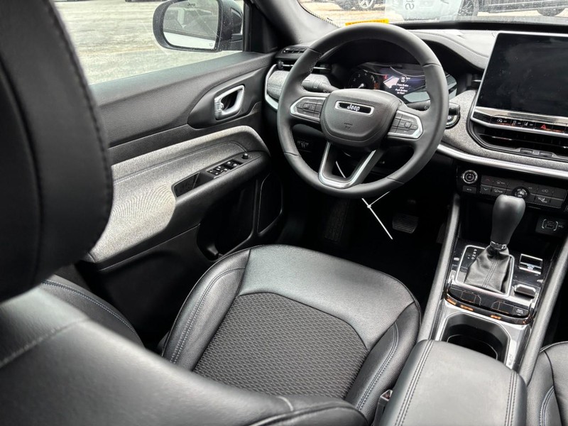 Jeep Compass Vehicle Image 13