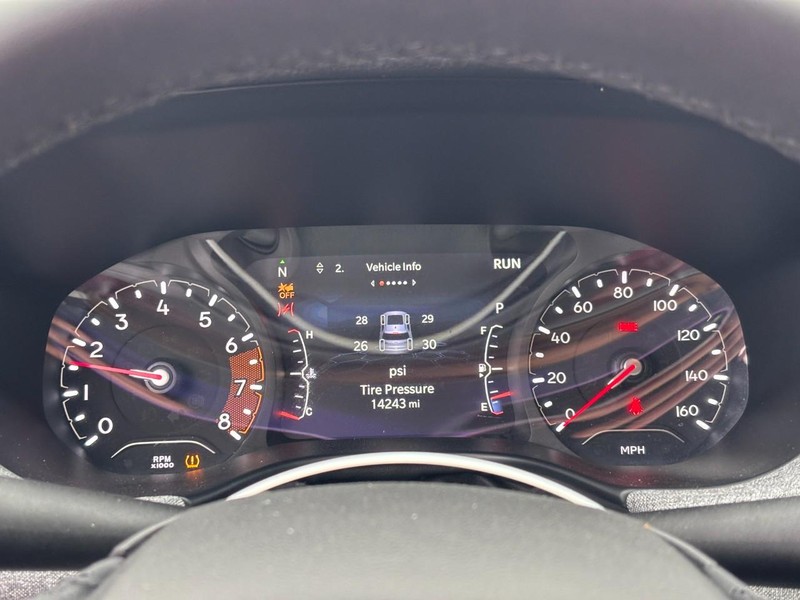 Jeep Compass Vehicle Image 21