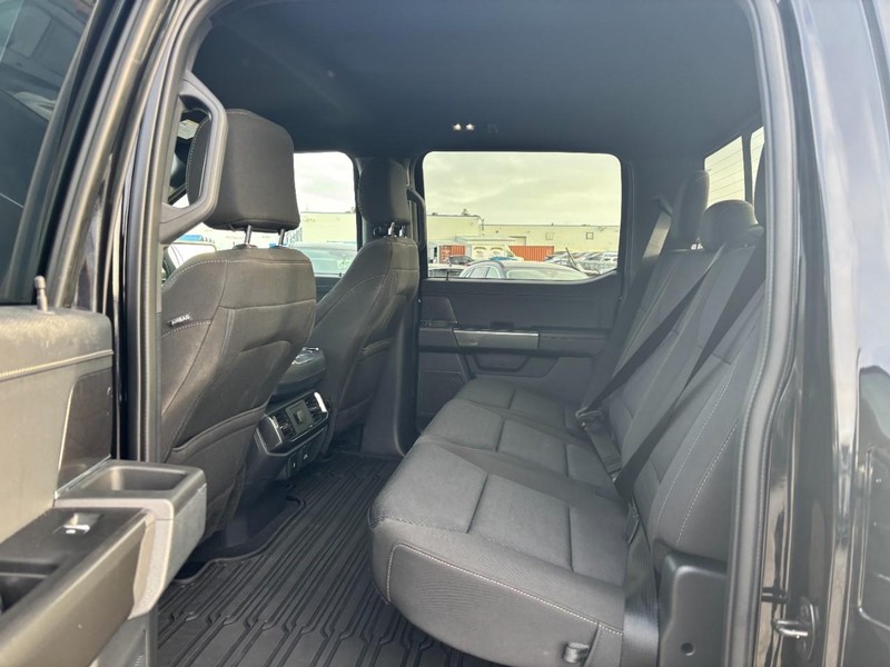 Ford F-150 Vehicle Full-screen Gallery Image 12