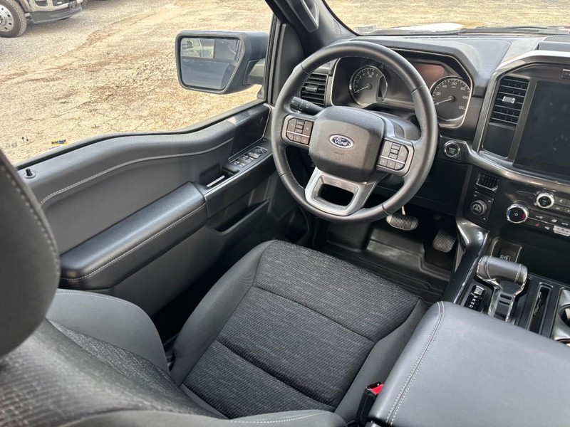 Ford F-150 Vehicle Full-screen Gallery Image 13