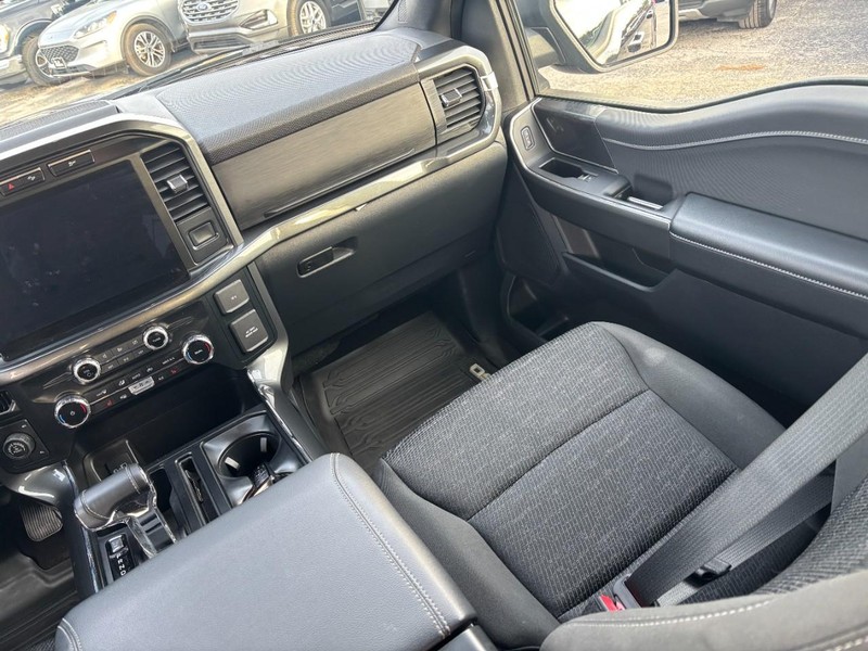 Ford F-150 Vehicle Full-screen Gallery Image 15