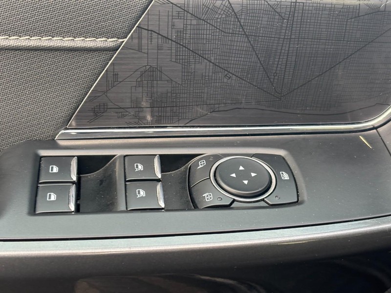 Ford F-150 Vehicle Full-screen Gallery Image 16