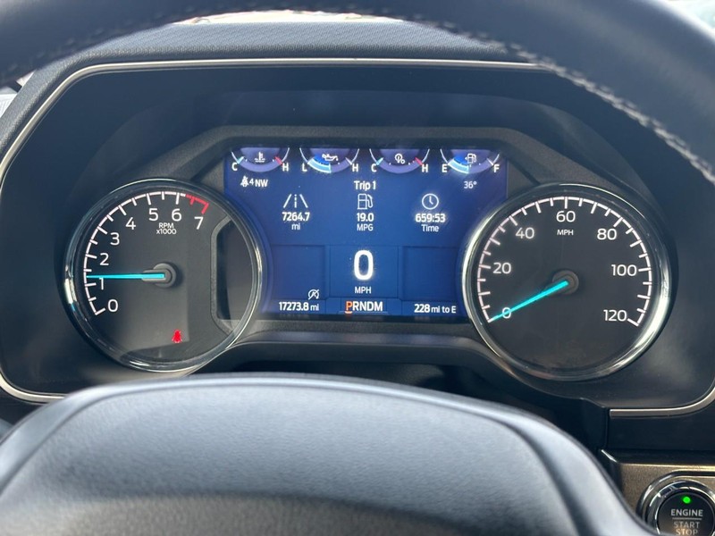 Ford F-150 Vehicle Full-screen Gallery Image 21