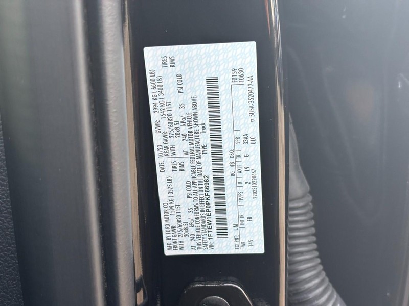 Ford F-150 Vehicle Full-screen Gallery Image 26