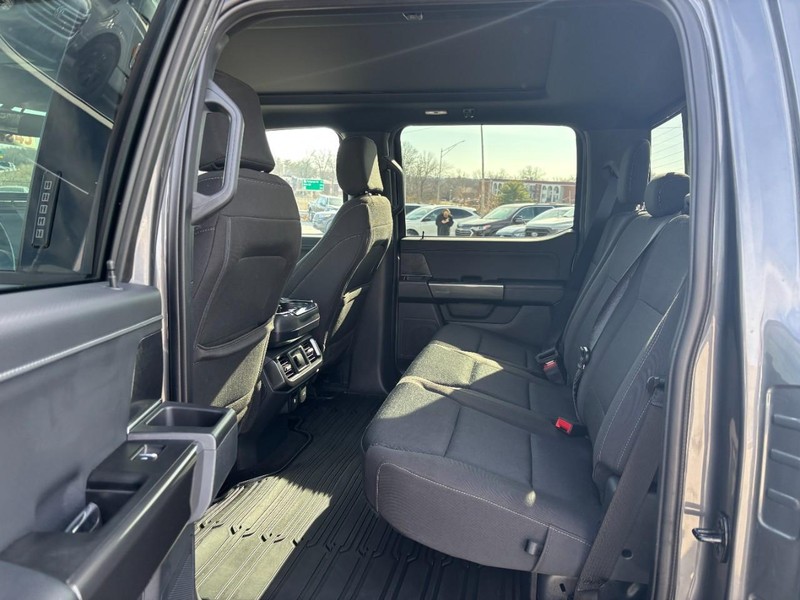 Ford F-150 Vehicle Full-screen Gallery Image 12