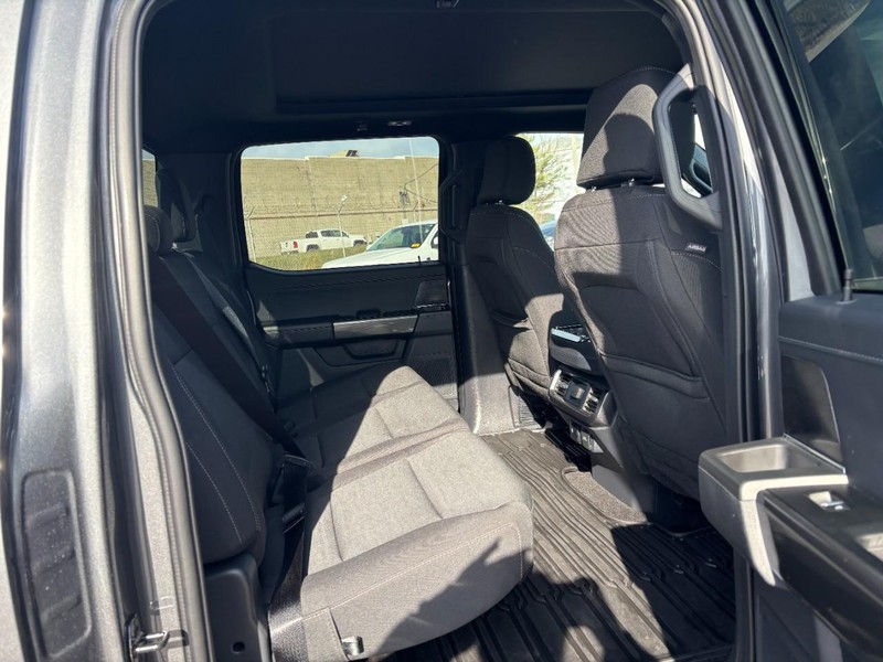 Ford F-150 Vehicle Full-screen Gallery Image 13