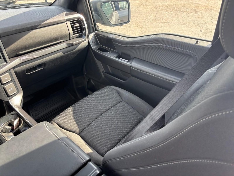 Ford F-150 Vehicle Full-screen Gallery Image 16