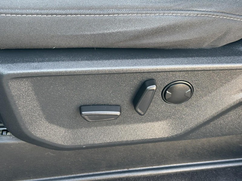 Ford F-150 Vehicle Full-screen Gallery Image 26