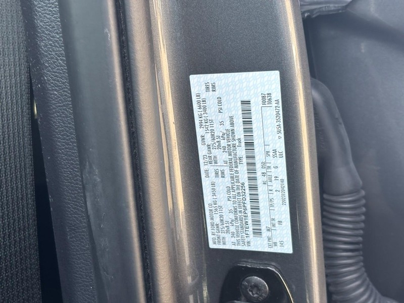 Ford F-150 Vehicle Full-screen Gallery Image 27