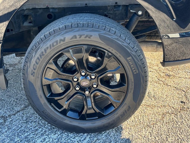 Ford F-150 Vehicle Full-screen Gallery Image 11