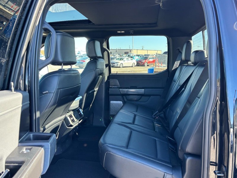 Ford F-150 Vehicle Full-screen Gallery Image 12