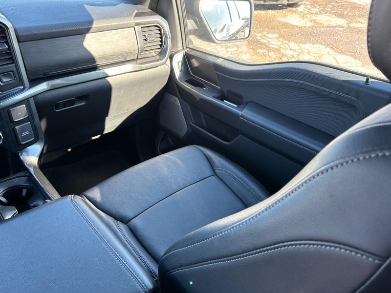 Ford F-150 Vehicle Full-screen Gallery Image 16