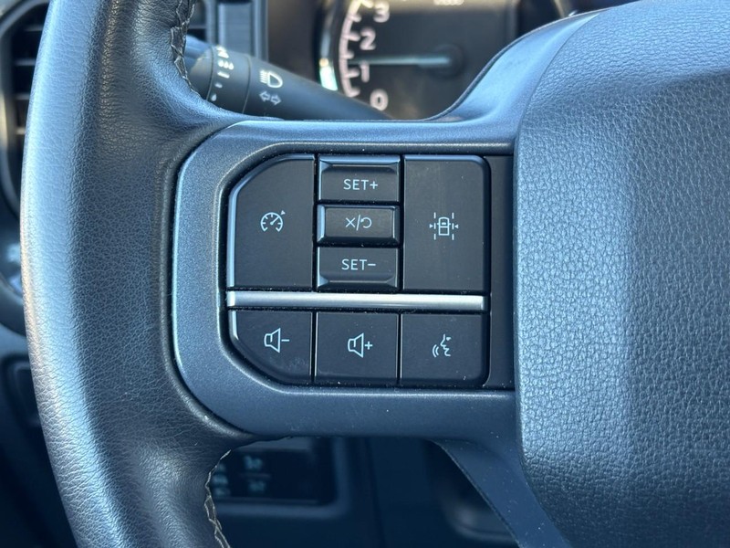 Ford F-150 Vehicle Full-screen Gallery Image 19