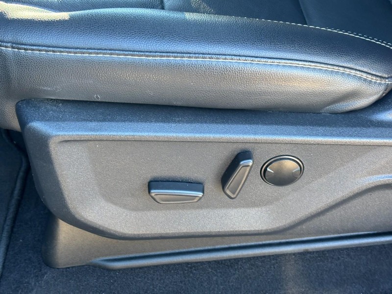 Ford F-150 Vehicle Full-screen Gallery Image 26