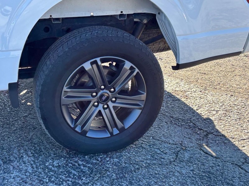 Ford F-150 Vehicle Full-screen Gallery Image 11