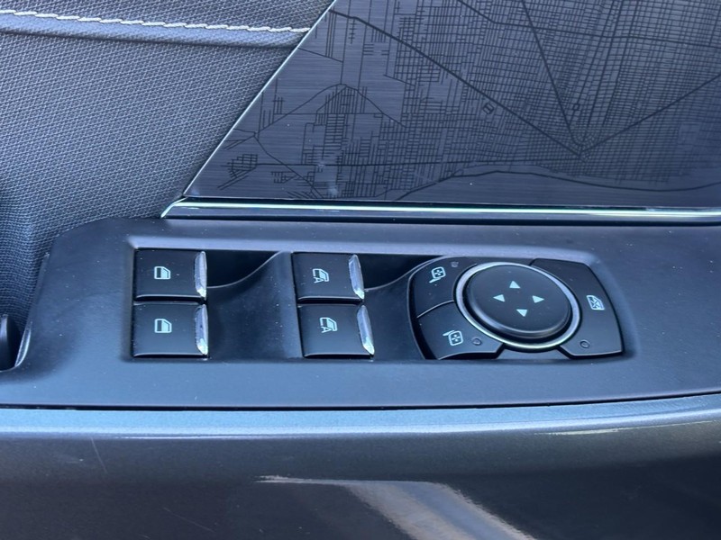 Ford F-150 Vehicle Full-screen Gallery Image 16