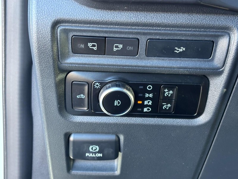 Ford F-150 Vehicle Full-screen Gallery Image 17