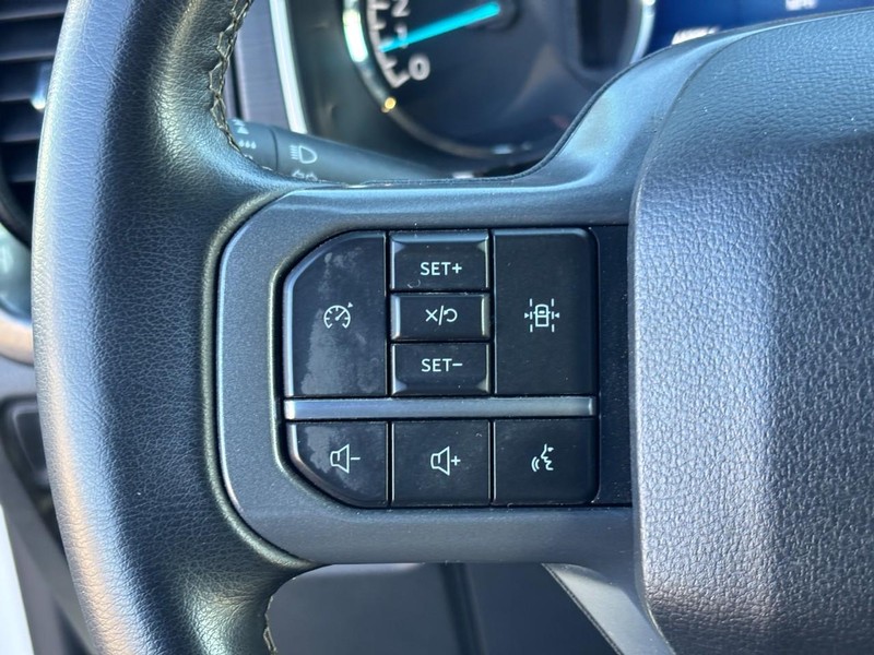 Ford F-150 Vehicle Full-screen Gallery Image 18