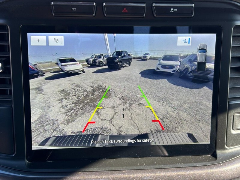 Ford F-150 Vehicle Full-screen Gallery Image 23