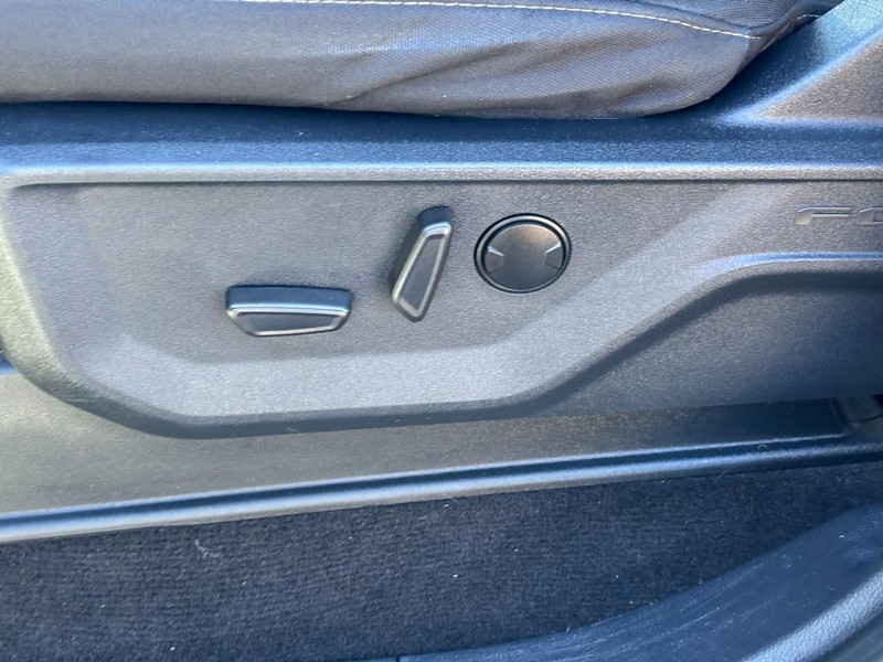 Ford F-150 Vehicle Full-screen Gallery Image 25