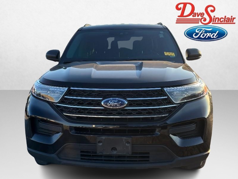 Ford Explorer Vehicle Full-screen Gallery Image 02