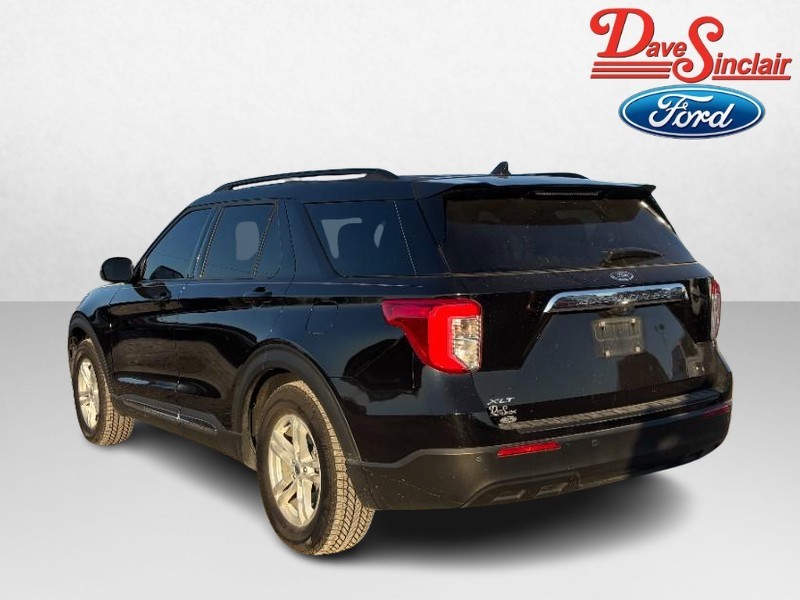 Ford Explorer Vehicle Full-screen Gallery Image 09