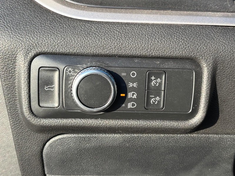 Ford Explorer Vehicle Full-screen Gallery Image 19