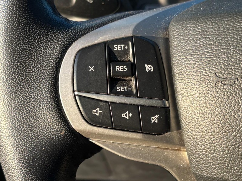 Ford Explorer Vehicle Full-screen Gallery Image 20