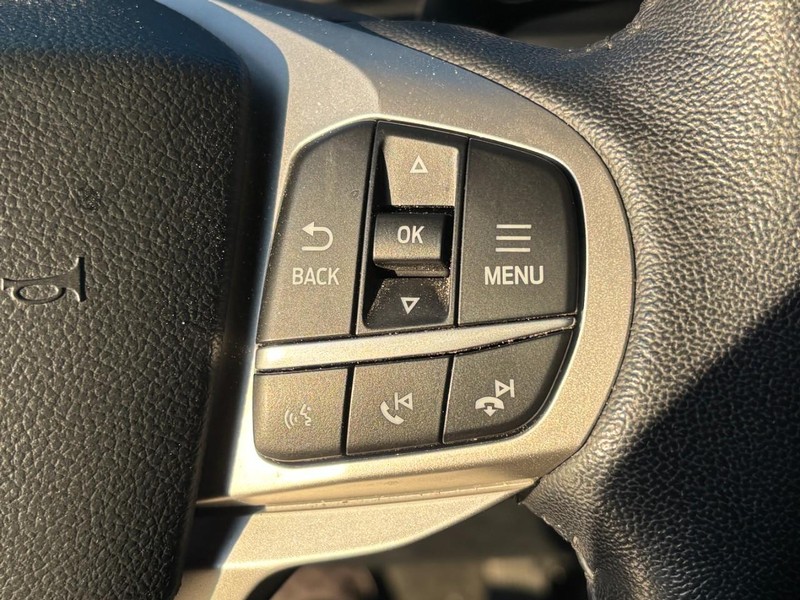 Ford Explorer Vehicle Full-screen Gallery Image 22