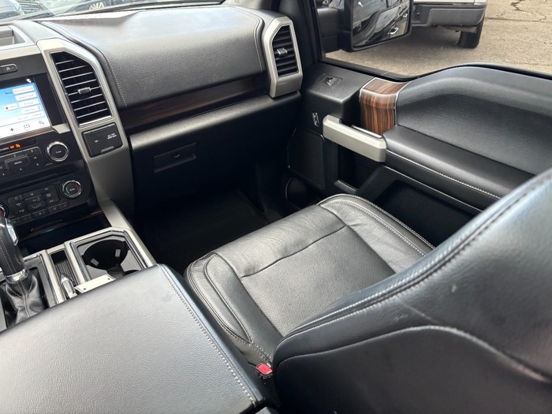 Ford F-150 Vehicle Full-screen Gallery Image 15