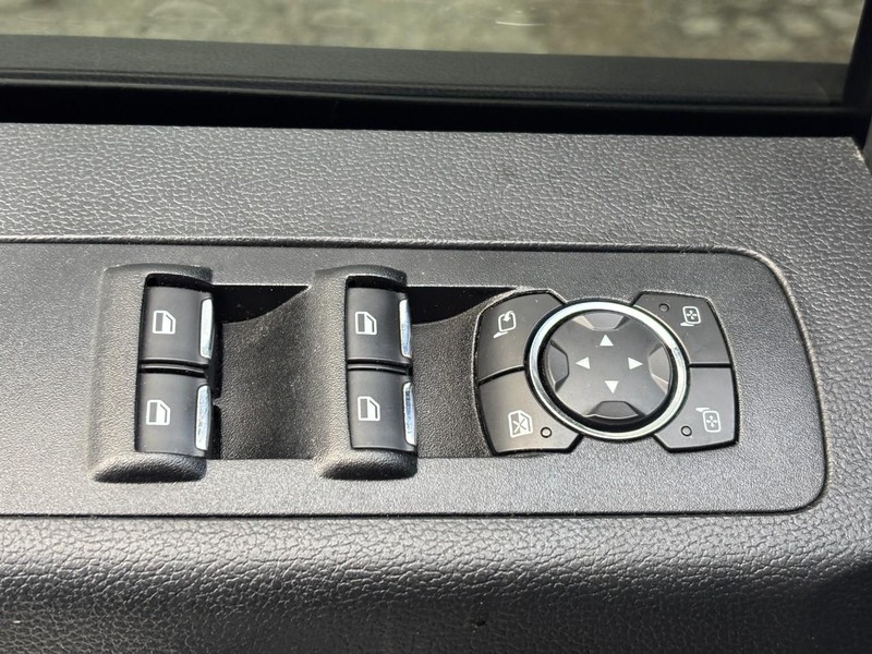 Ford F-150 Vehicle Full-screen Gallery Image 16