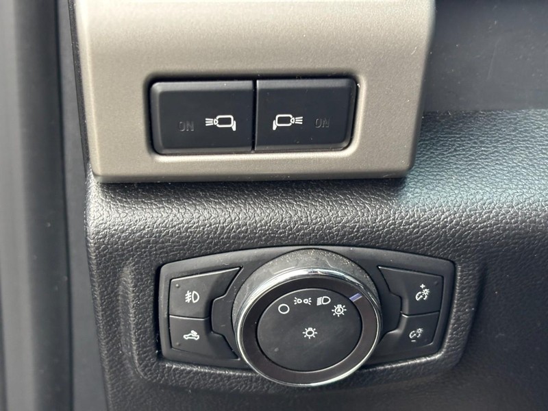 Ford F-150 Vehicle Full-screen Gallery Image 17