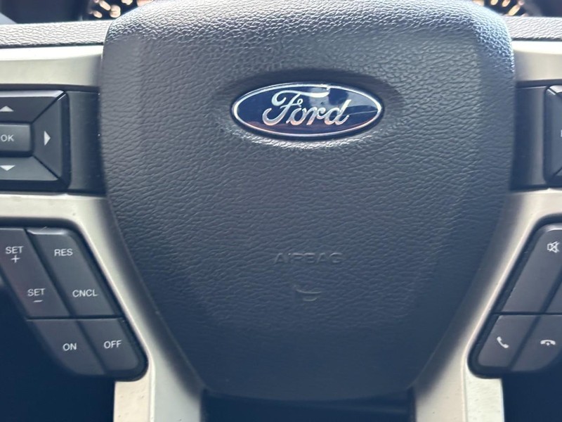 Ford F-150 Vehicle Full-screen Gallery Image 19