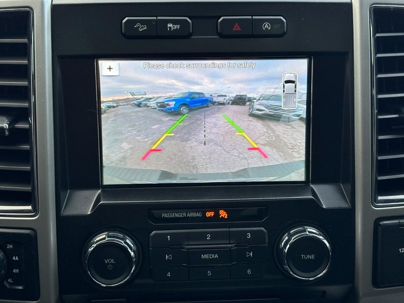 Ford F-150 Vehicle Full-screen Gallery Image 24