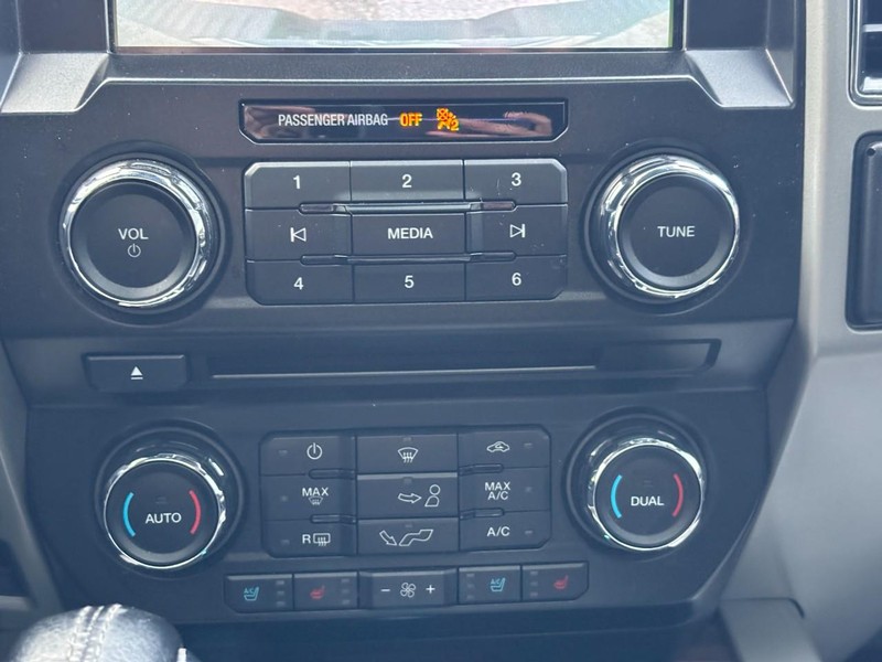 Ford F-150 Vehicle Full-screen Gallery Image 25