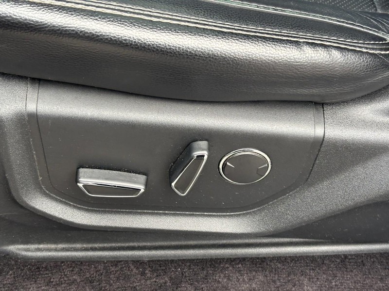 Ford F-150 Vehicle Full-screen Gallery Image 26