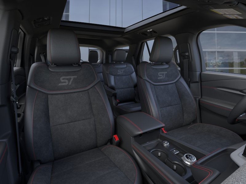 Ford Explorer Vehicle Full-screen Gallery Image 12