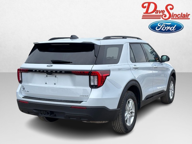 Ford Explorer Vehicle Full-screen Gallery Image 02