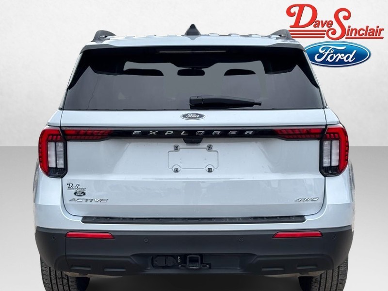 Ford Explorer Vehicle Full-screen Gallery Image 04