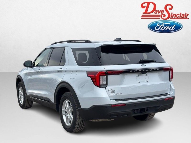 Ford Explorer Vehicle Full-screen Gallery Image 05