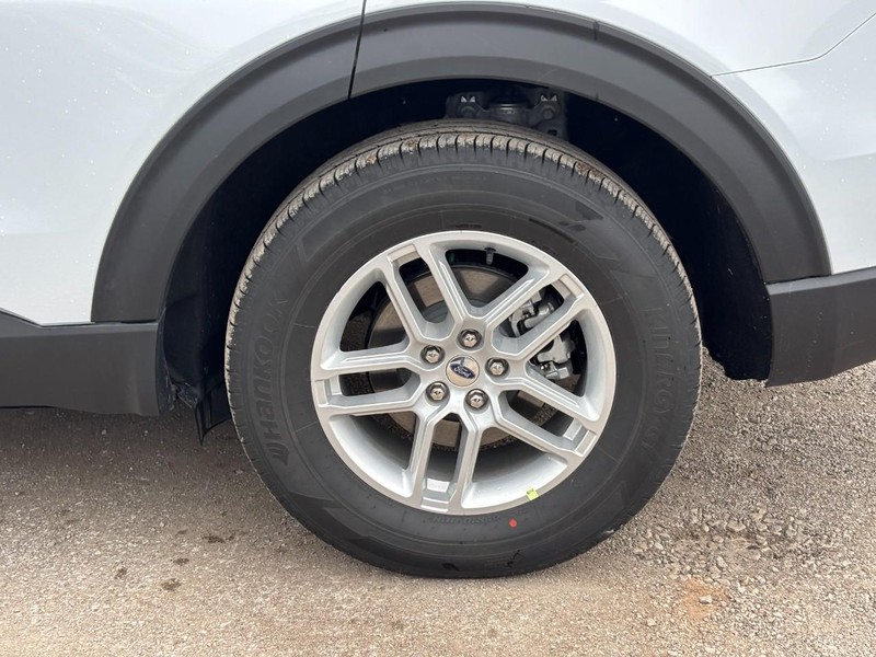 Ford Explorer Vehicle Full-screen Gallery Image 08