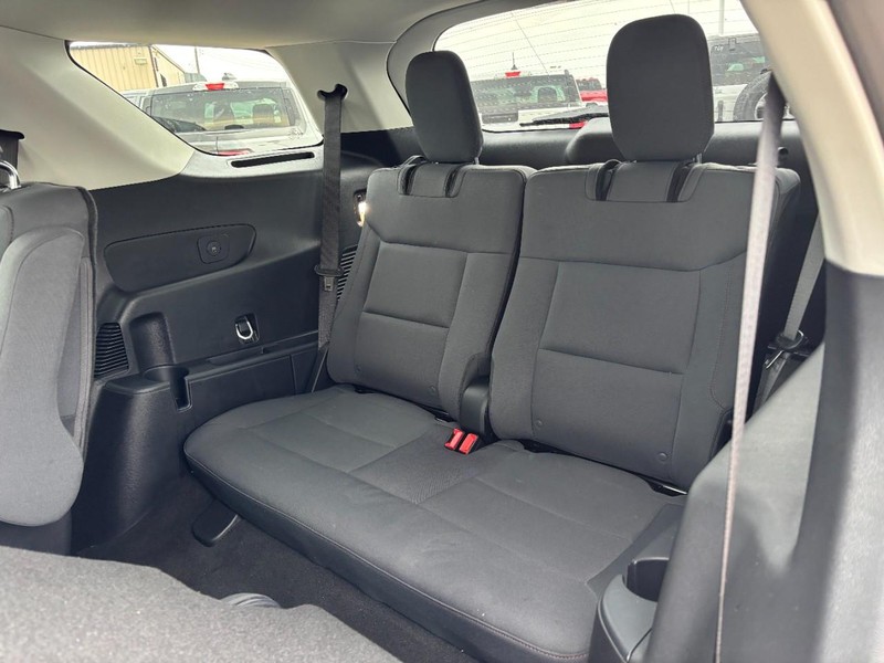 Ford Explorer Vehicle Full-screen Gallery Image 09