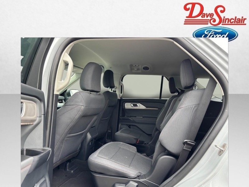 Ford Explorer Vehicle Full-screen Gallery Image 10