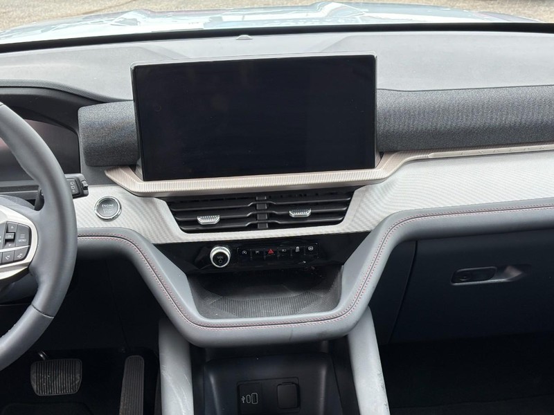 Ford Explorer Vehicle Full-screen Gallery Image 13