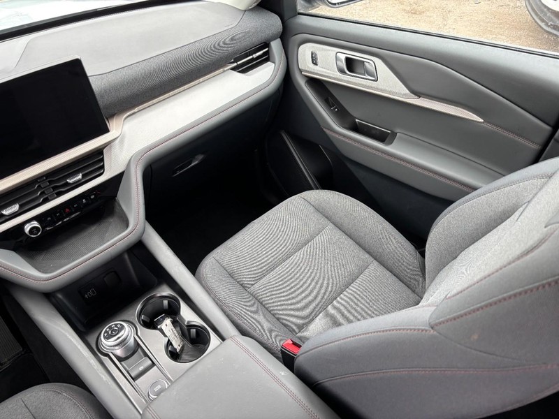 Ford Explorer Vehicle Full-screen Gallery Image 14