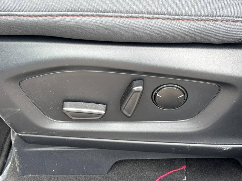 Ford Explorer Vehicle Full-screen Gallery Image 15