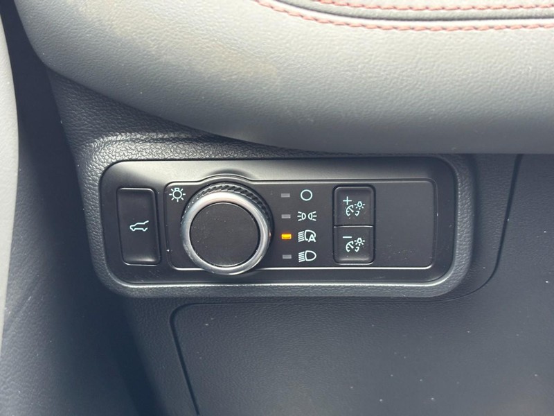 Ford Explorer Vehicle Full-screen Gallery Image 17